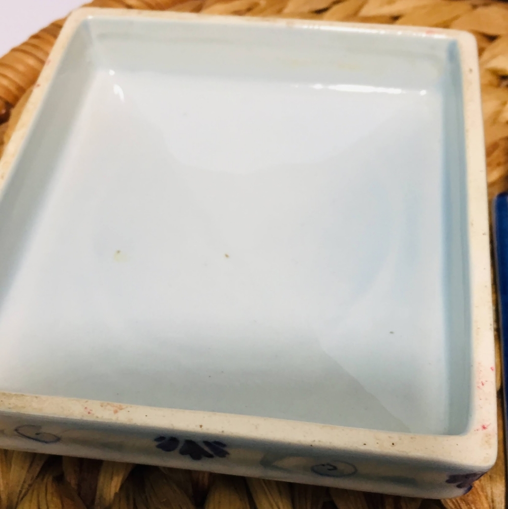 Rare, porcelain box.  Excellent condition.  Check - Picture 12 of 12